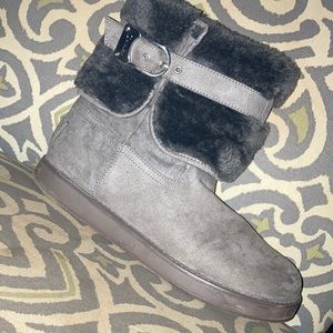 Guess grey winter boots
